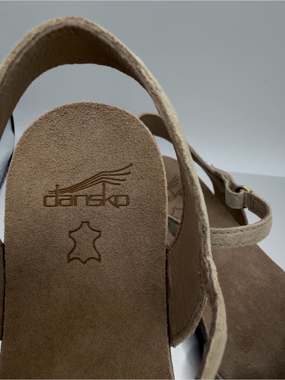 DANSKO ROWAN (WOMEN'S) - TAUPE MILLED NUBUCK - Picture 10 of 15